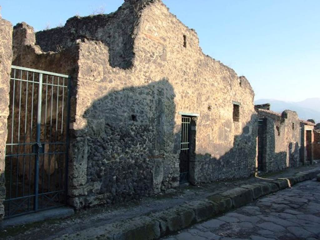 VI.16.30 Pompeii. December 2007. Entrance doorways on east side of Vicolo dei Vettii,
Workshop in centre, with VI.16.29 on left.