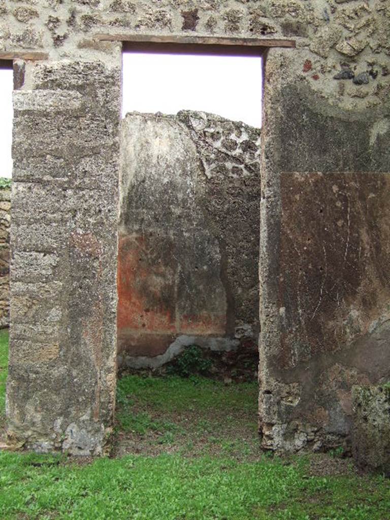 VI.16.32 Pompeii. December 2005. Doorway to Room 5.