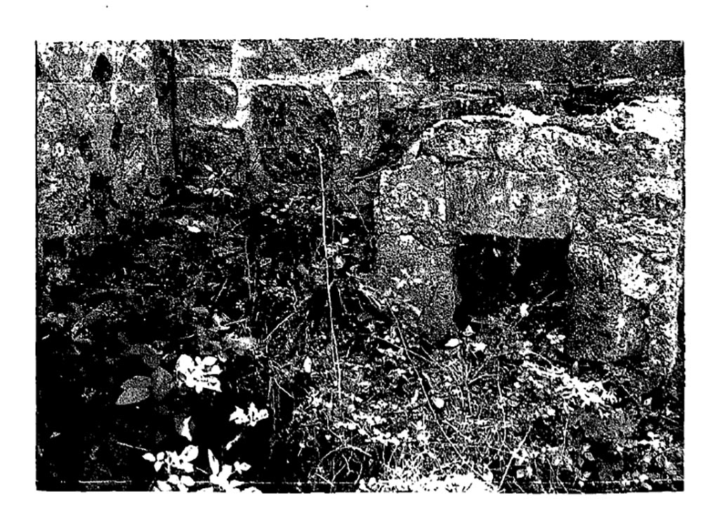 VI.16.32 Pompeii. Pre-1964. South-west corner of atrium with bench and oven, which may have been used by the bar at VI.16.33.
See Ruddell, S. M. 1964. The Inn, Restaurant and Tavern Business in Ancient Pompeii, p.25, fig. 40.