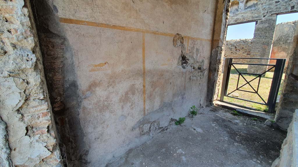 VI.16.33 Pompeii. July 2021. Looking east along north wall of bar-room.
Foto Annette Haug, ERC Grant 681269 D�COR.
