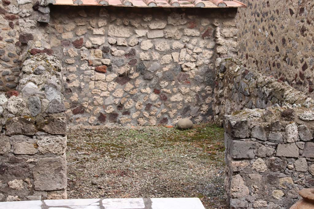 VI.16.40 Pompeii. October 2020. Looking east across towards room D. Photo courtesy of Klaus Heese.
