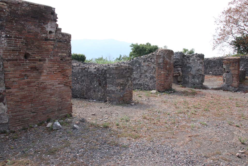 VI.17.1 Pompeii. September 2021. Looking west along south side. Photo courtesy of Klaus Heese.