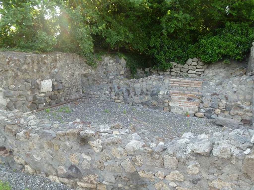 VI.17.1 Pompeii. May 2011. Looking north-west towards central room on west side.