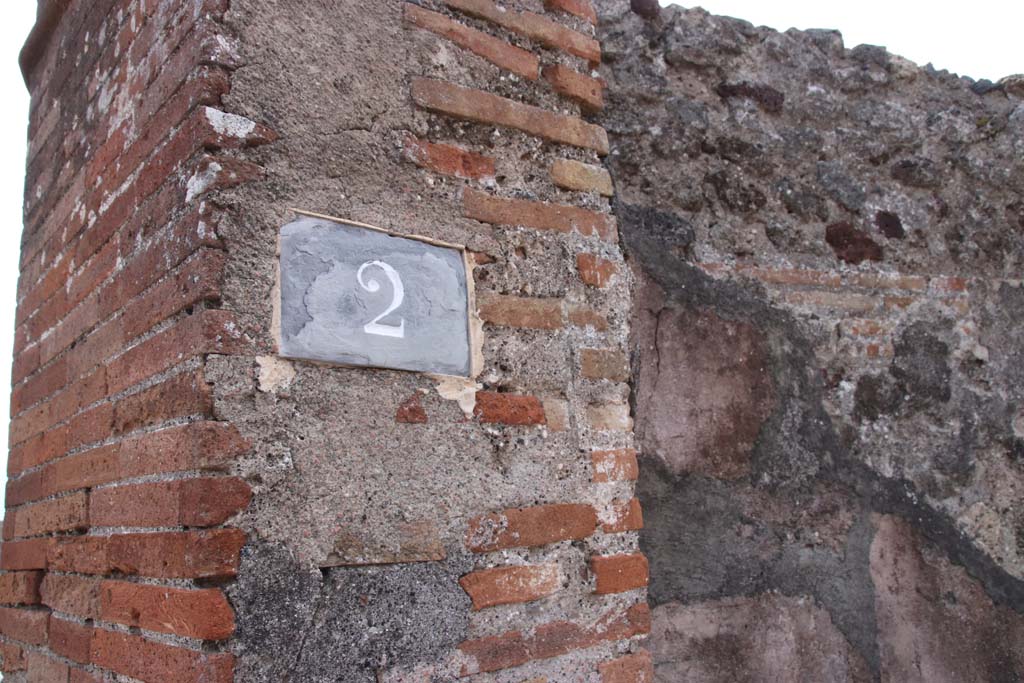 VI.17.2 Pompeii. September 2021.
Looking towards pilaster on south side of entrance doorway, with painted decoration on south wall. Photo courtesy of Klaus Heese.