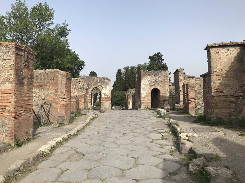 VI.17.3 Pompeii. April 2019.
Entrance doorway on Via Consolare, on left. Looking north to Herculaneum Gate.
Photo courtesy of Rick Bauer.