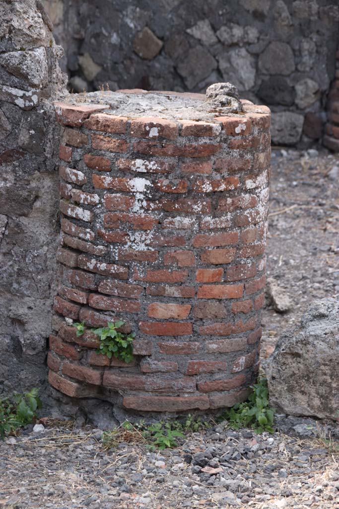 VI.17.4 Pompeii. September 2021.
Masonry column (1) near south wall. Photo courtesy of Klaus Heese.