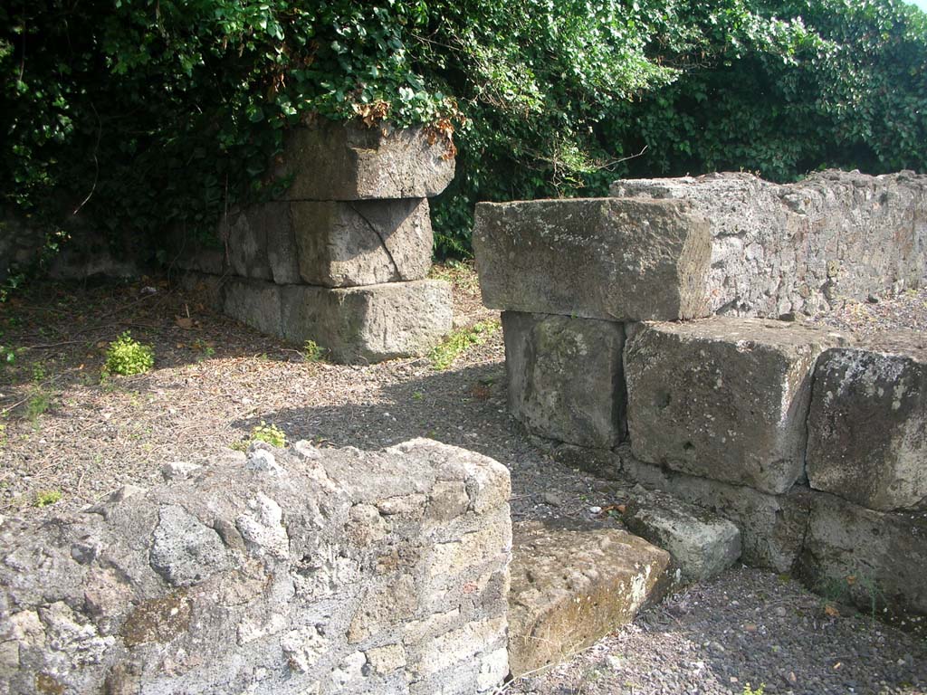 VI.17.4 Pompeii. May 2010.
Looking south-west towards doorway to second room in south-west corner at rear of bar, with detail of walling. Photo courtesy of Ivo van der Graaff.