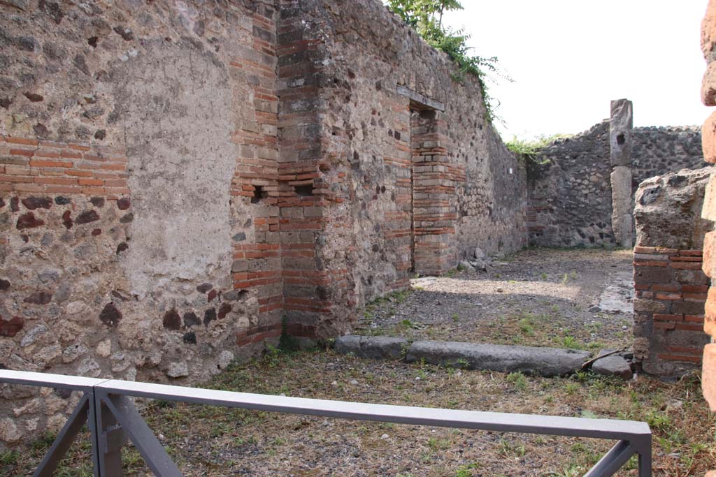 VI.17.6 Pompeii. September 2021.
Looking towards south wall of shop, and south side of atrium with doorway to a cubiculum in south wall of atrium at rear.
Photo courtesy of Klaus Heese.