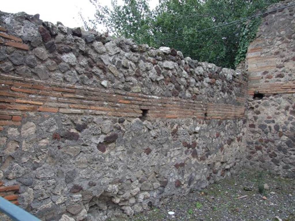 VI.17.7 Pompeii. Shop. December 2007. South wall.