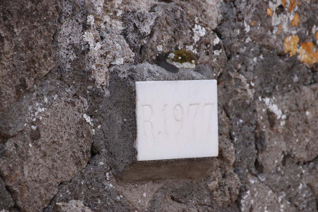 VI.17.8 Pompeii. September 2021. Plaque on south wall of shop (R.1977) – Restored 1977. Photo courtesy of Klaus Heese.