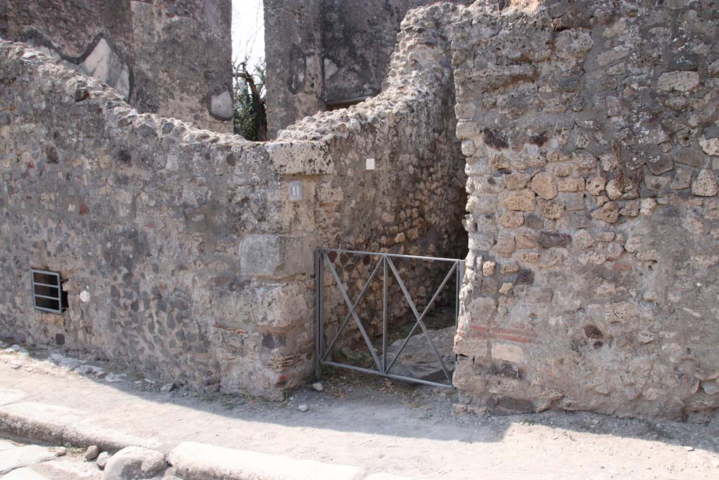 VI.17.11 Pompeii. September 2021. Looking south-west towards entrance on Via Consolare. Photo courtesy of Klaus Heese.
On the left of the entrance would be the underground area of VI.17.12, with the triclinium of VI.17.13, above it.
See comment in VI.17.13, repeated below -
According to Allroggen-Bedel, she could not locate rooms 11 and 12 of VI.17.10, but, she wrote -
“However two rooms in the next door house (VI.17.12-13) meet the description of rooms nos. 11 and 12.
La Vega said that in the space described as no.12, he had discovered a “sotterraneo” (underground room/cellar, etc).
The characteristics of the rooms– bed recess and sotterraneo, were both to be found next to the cellar stairs in VI.17.12.
The room described as no.11 is probably identical with the room next door (VI.17.13), where the remains of the yellow background central zone decorations were preserved.”
See Allroggen-Bedel - Die malereien aus dem Haus Insula Occidentalis 10, in Cronache Pompeiane II, 1976 (p.144-183).