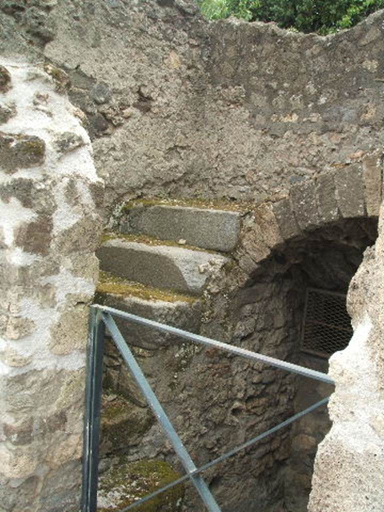 VI.17.12 Pompeii. May 2005. Staircase to upper floors.
