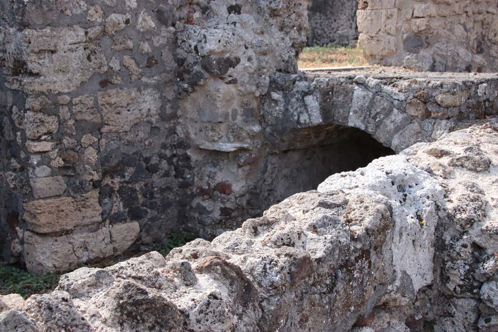 VI.17.16 Pompeii. September 2021.
Site of kitchen, with cellars below? The doorway to the atrium of VI.17.17 is on the right. Photo courtesy of Klaus Heese.