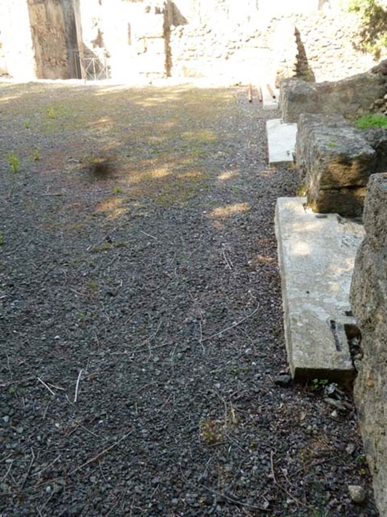 VI.17.17 Pompeii. May 2011. Looking east along south side of atrium.