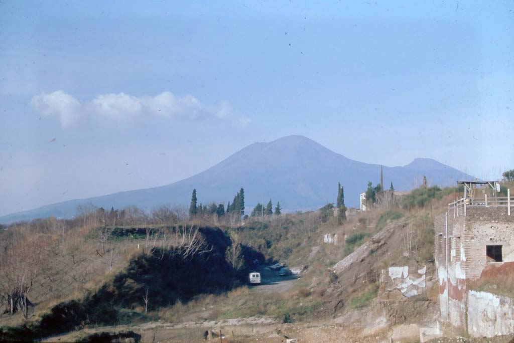 Insula Occidentalis, Pompeii. 4th December 1971. Looking north from rear of VII.16.17-22, House of Fabius Rufus, on right.
The white building hidden behind the trees, on the skyline below Vesuvius, is VI.17.27.
Behind that, on its north side, hidden by the trees and bushes, below the slope, would be the area of the portico of VI.17.25, as described below.
Photo courtesy of Rick Bauer, from Dr George Fay’s slides collection.