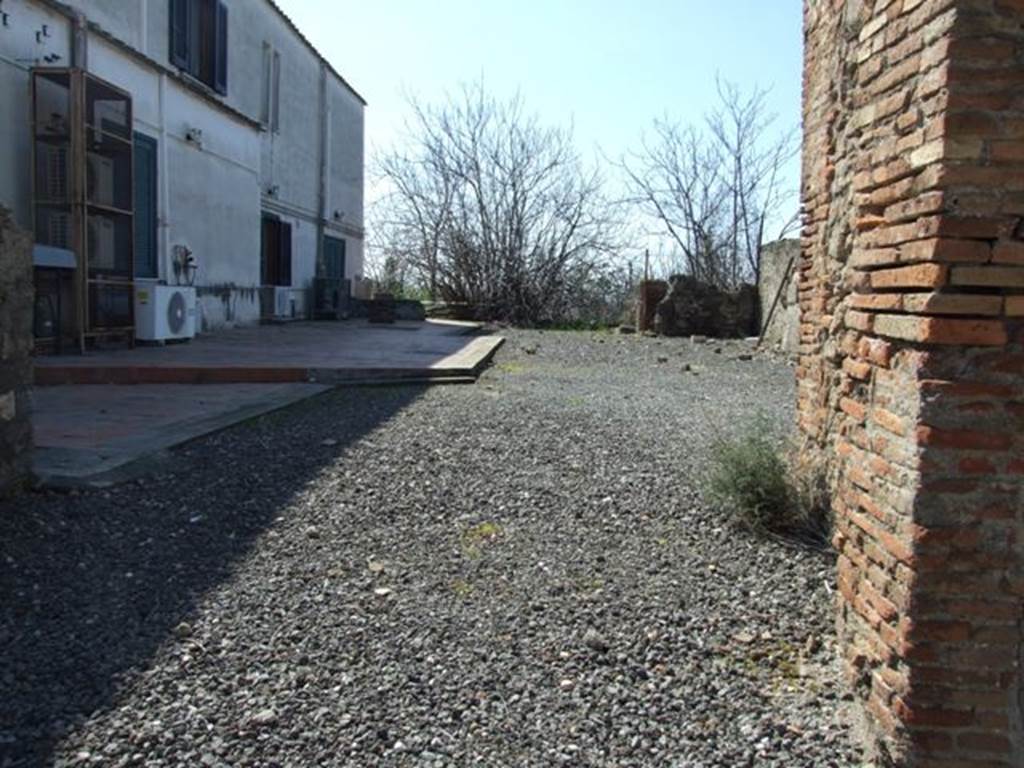 VI.17.25 Pompeii. March 2009. Looking west into site of atrium. According to Garcia y Garcia, in 1943 a bomb fell down into the basement and exploded. It demolished some (at least two) of the dividing walls.
The house has remained a complete ruin since. See Garcia y Garcia, L., 2006. Danni di guerra a Pompei. Rome: L’Erma di Bretschneider. (p.96)