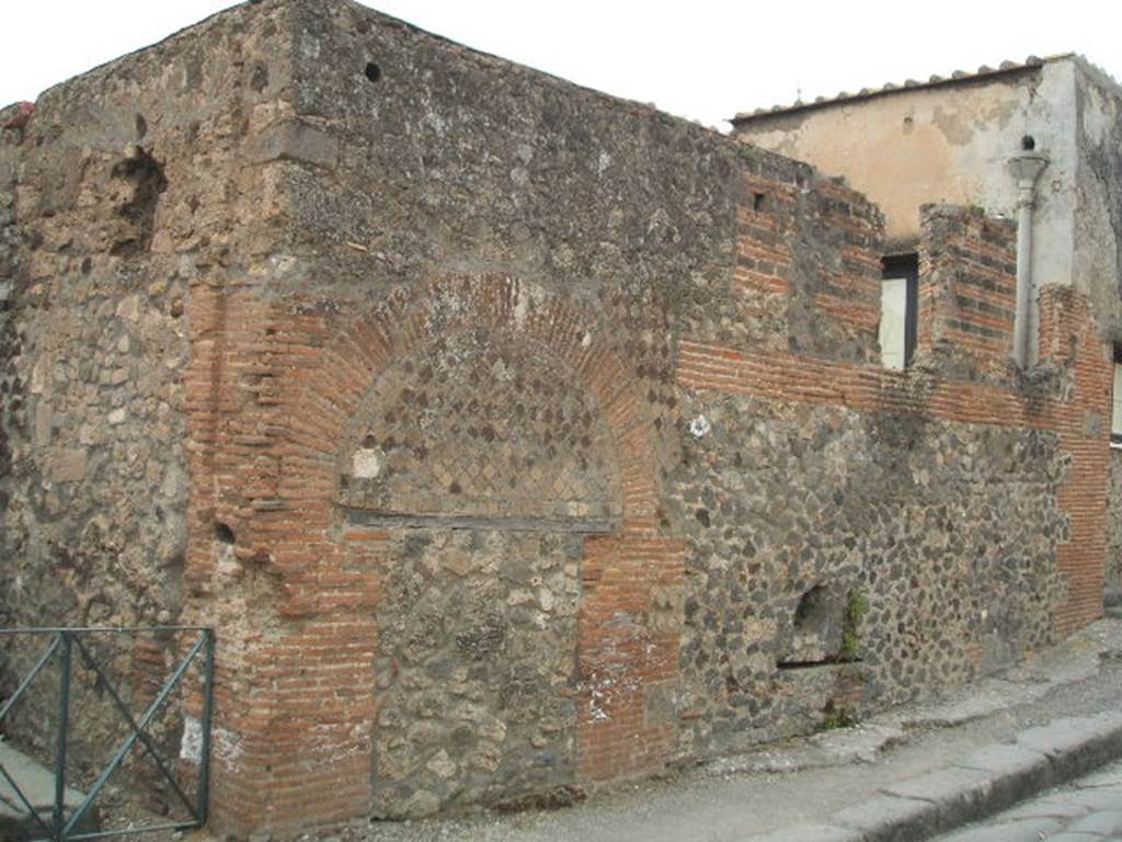 VI.17.29 Pompeii. Blocked doorway. May 2005.
