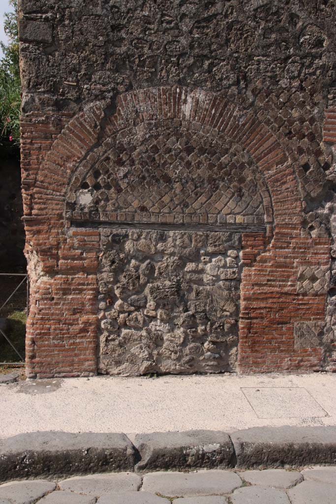 VI.17.29 Pompeii. September 2021.
Blocked doorway on west side of Via Consolare. Photo courtesy of Klaus Heese.