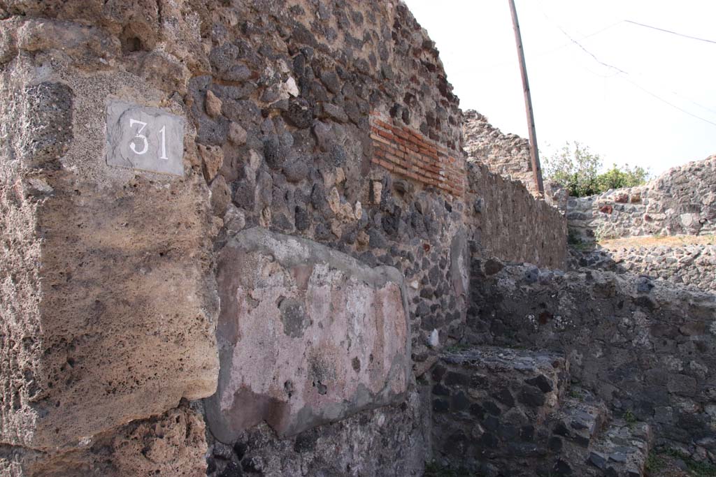 VI.17.31 Pompeii. September 2021.
South wall of shop with remains of stone staircase in south-west corner, on right. Photo courtesy of Klaus Heese.