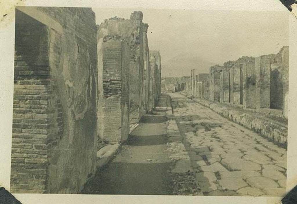 VI.17.35 Pompeii, on left. 29th March 1922. Looking north along pavement of Via Consolare. Photo courtesy of Rick Bauer.