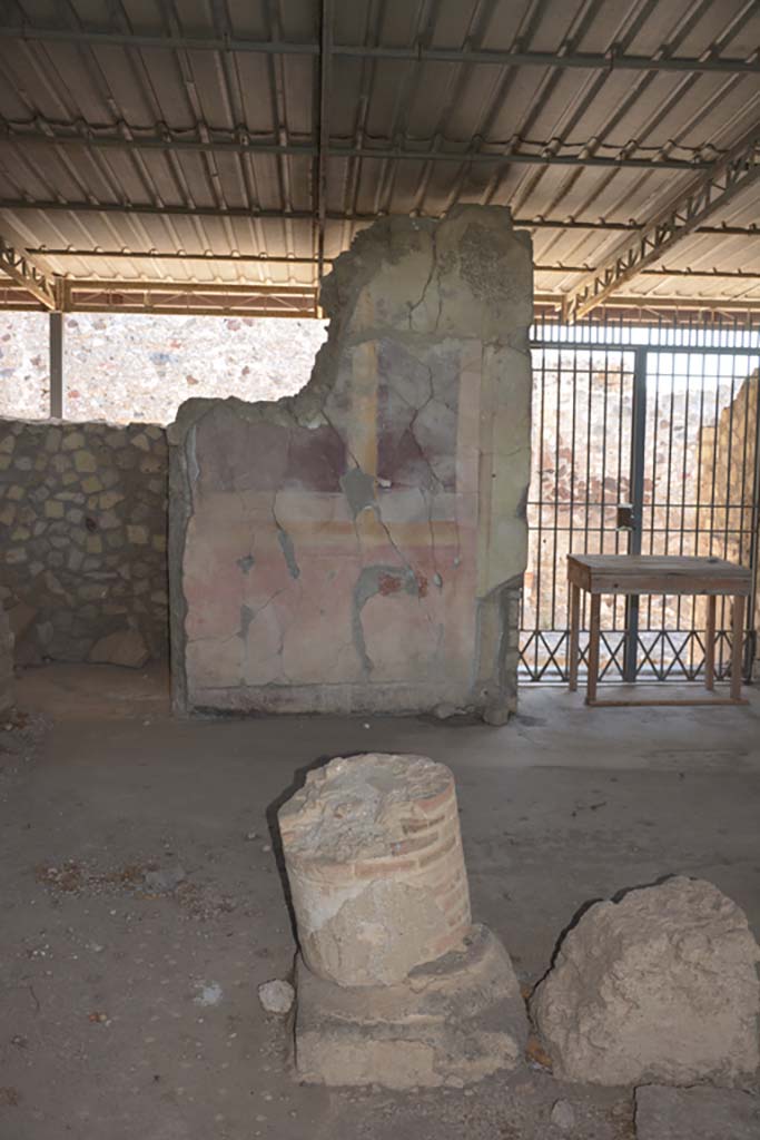 VI.17.41 Pompeii. September 2019.
Looking east across atrium towards north side of entrance doorway.
Foto Annette Haug, ERC Grant 681269 DÉCOR.