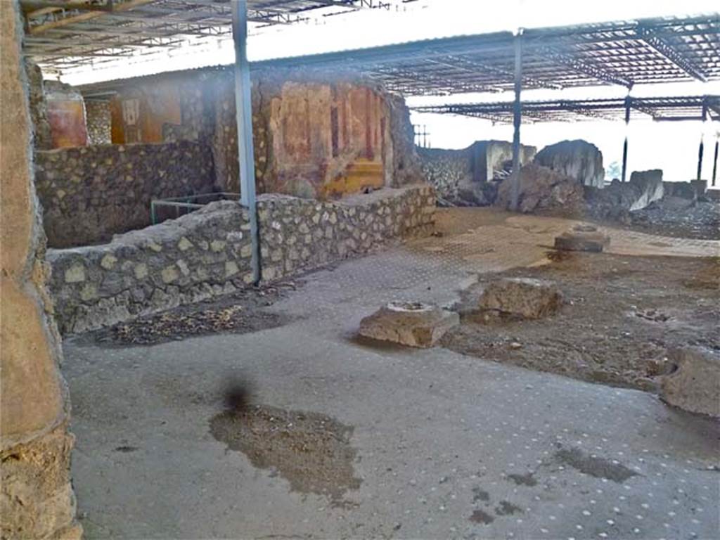 VI.17.41 Pompeii. May 2011.
Looking south-west across atrium towards triclinium, in south-east corner, from entrance doorway. Photo courtesy of Michael Binns.