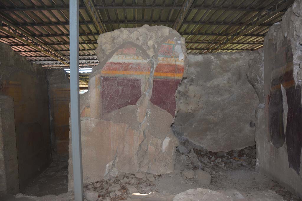 VI.17.41 Pompeii. September 2019. West wall of north ala, with doorway to cubiculum, on left.
Foto Annette Haug, ERC Grant 681269 DÉCOR.