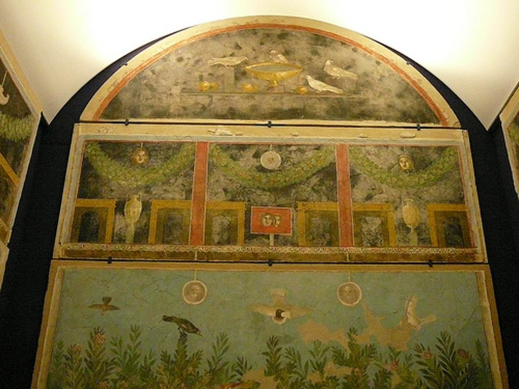 VI.17.42 Pompeii. Oecus 32. Part of Garden fresco from upper part of east wall. Inventory number 40691. See Jashemski, W. F., 1993. The Gardens of Pompeii, Volume II: Appendices. New York: Caratzas. (p.352, T: 414-5). Photo by M. Pardy. Licensed under Creative Commons - CC-BY-NC-2.0.