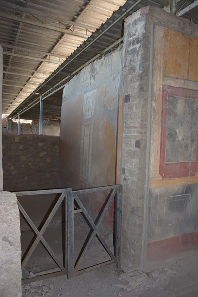 VI.17.42 Pompeii. September 2019. 
Doorway to cubiculum 7 on north side of atrium, looking towards east wall.
Foto Annette Haug, ERC Grant 681269 DÉCOR.
