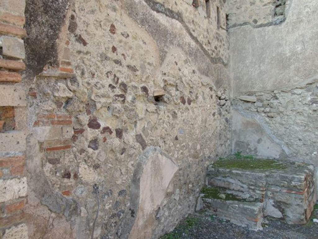 VII.1.3 Pompeii. Shop. December 2007. West wall.