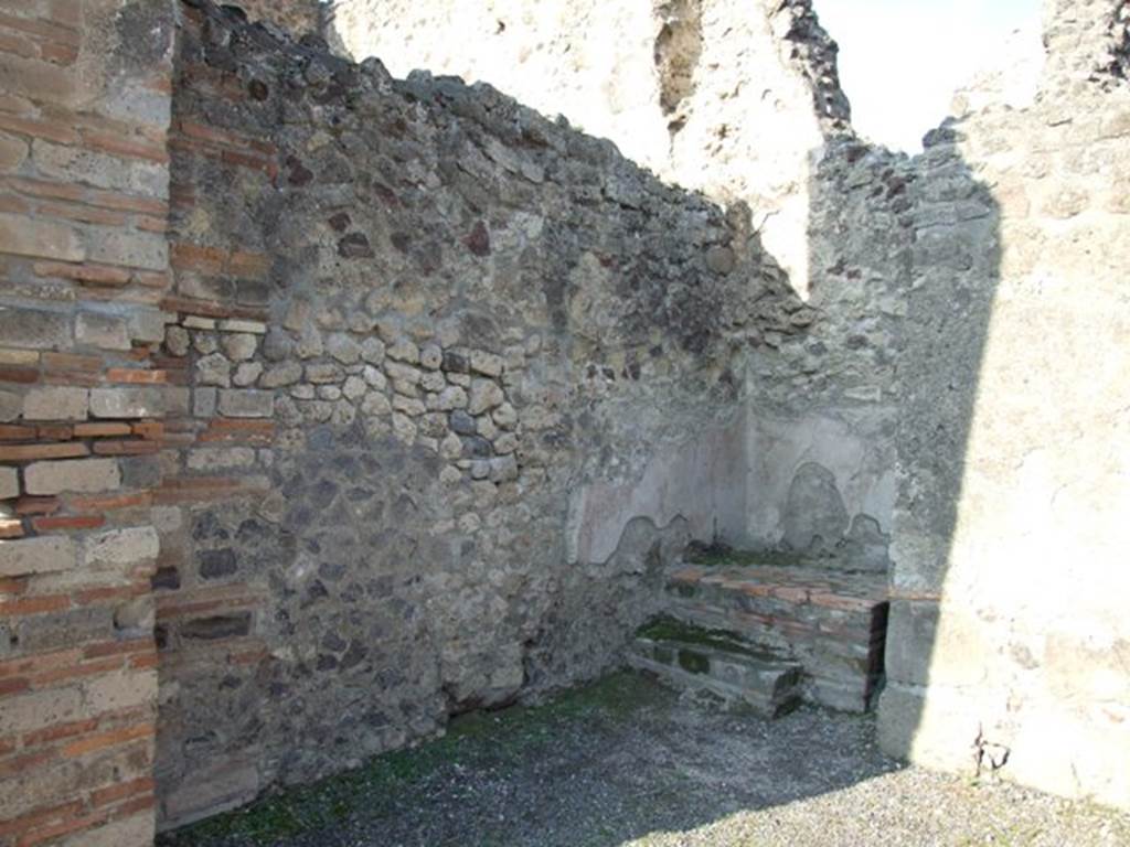 VII.1.4 Pompeii. Shop. December 2007. West wall.