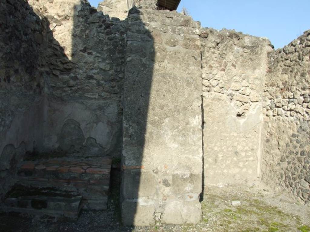 VII.1.4 Pompeii. Shop. December 2007. North wall.