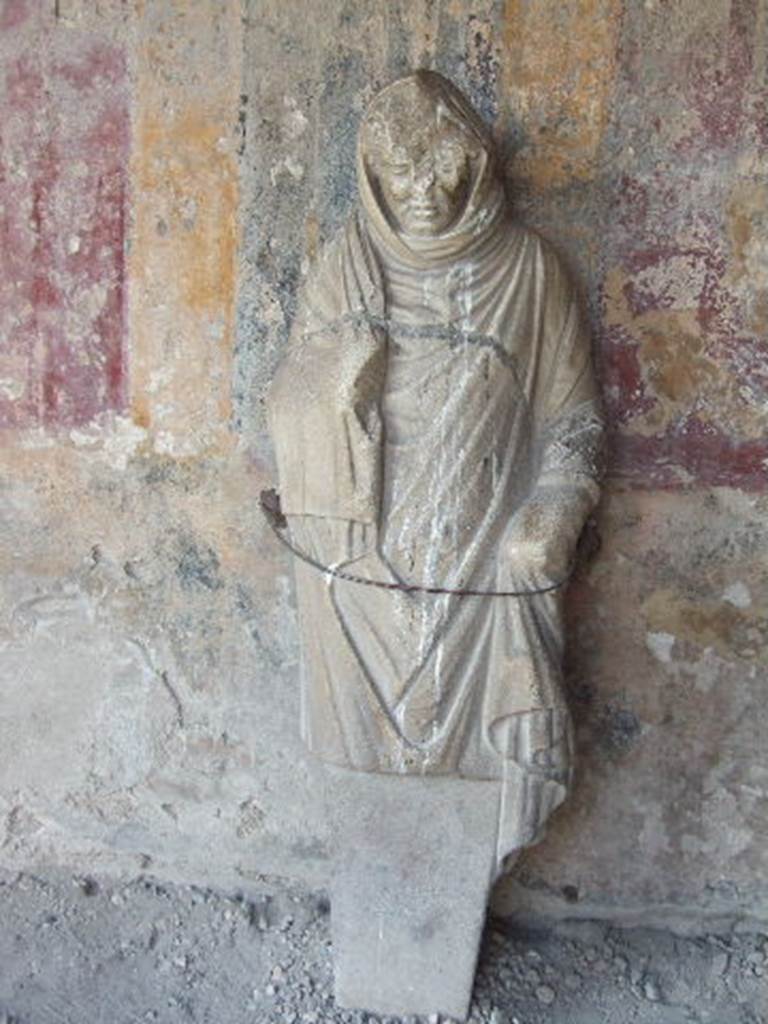 VII.1.8 Pompeii. December 2006. Statue of a woman in north portico B.