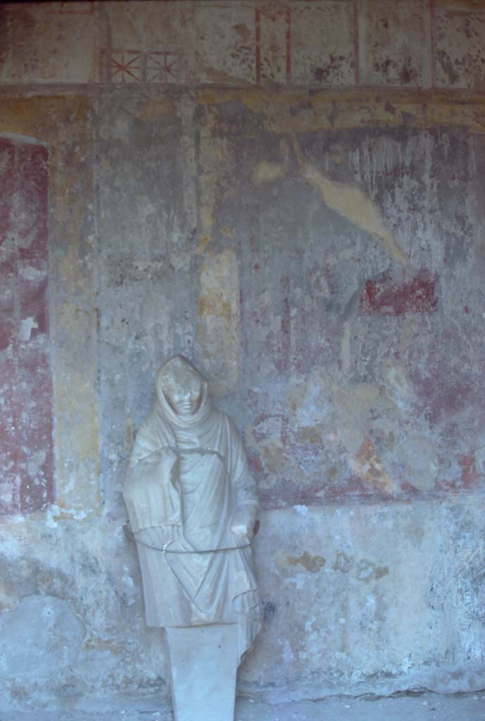 VII.1.8, Pompeii. 4th December 1971. Statue of a woman in north portico B.
Photo courtesy of Rick Bauer, from Dr George Fay’s slides collection.
