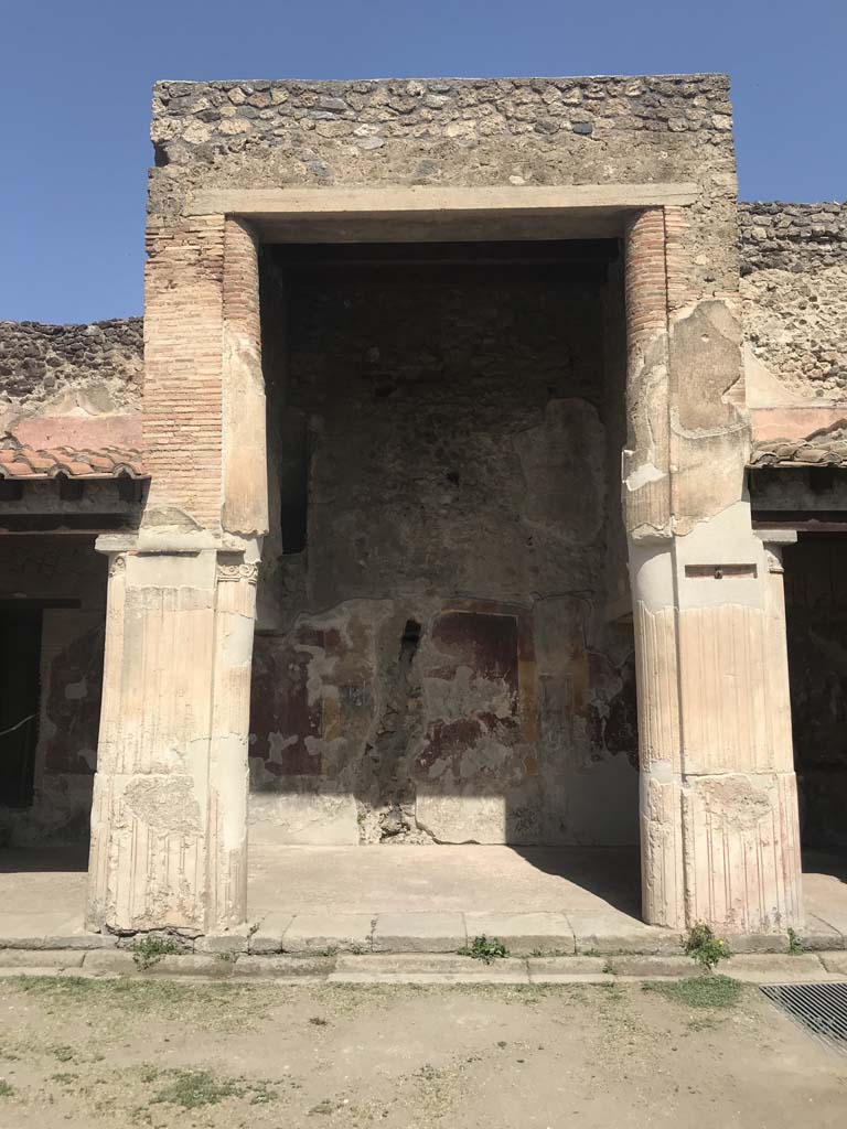 VII.1.8 Pompeii. April 2019. Looking towards north side of portico B. Photo courtesy of Rick Bauer.