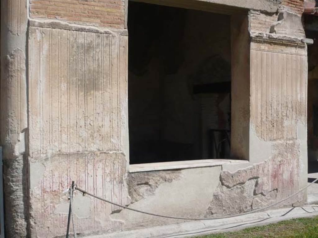 VII.1.8 Pompeii. May 2012. Room Q, the office of the baths superintendent.
Window into room Q, from north portico B. Photo courtesy of Buzz Ferebee.