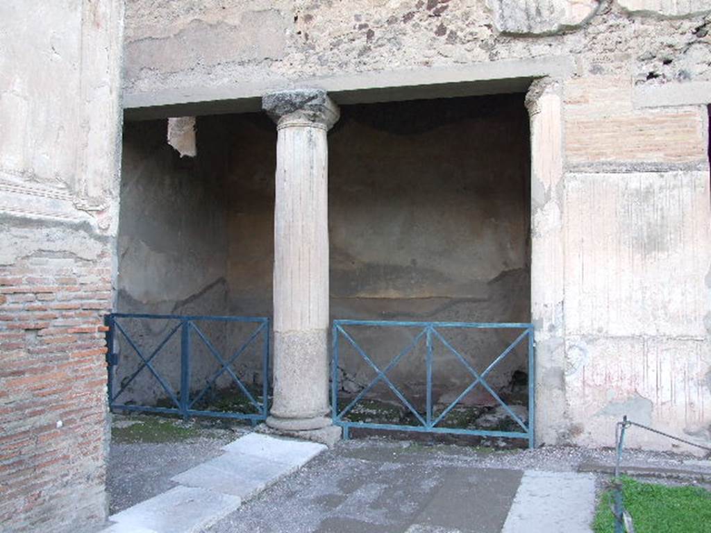 VII.1.8 Pompeii. December 2006. Room R, bowling players’ room on north side of corridor H.