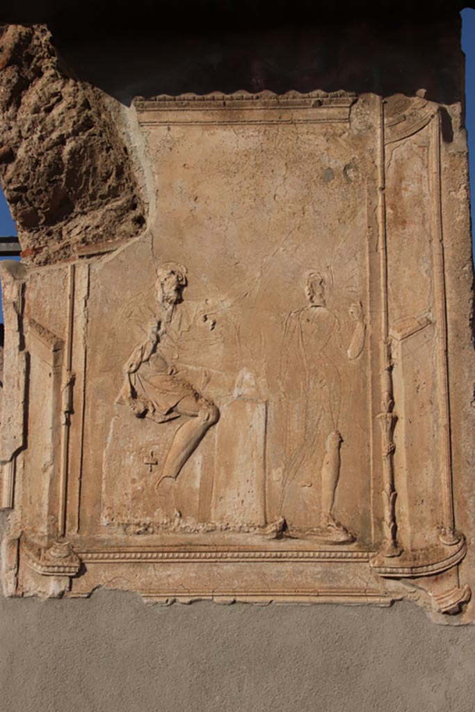 VII.1.8 Pompeii. October 2022.
Detail from pilaster on north side of nymphaeum G entrance. Photo courtesy of Klaus Heese.