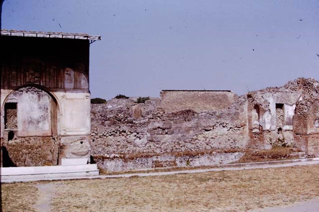 VII.1.8 Pompeii. 1975. Looking west towards the west side of gymnasium C and swimming pool. Photo by Stanley A. Jashemski.
Source: The Wilhelmina and Stanley A. Jashemski archive in the University of Maryland Library, Special Collections (See collection page) and made available under the Creative Commons Attribution-Non Commercial License v.4. See Licence and use details. J75f0376