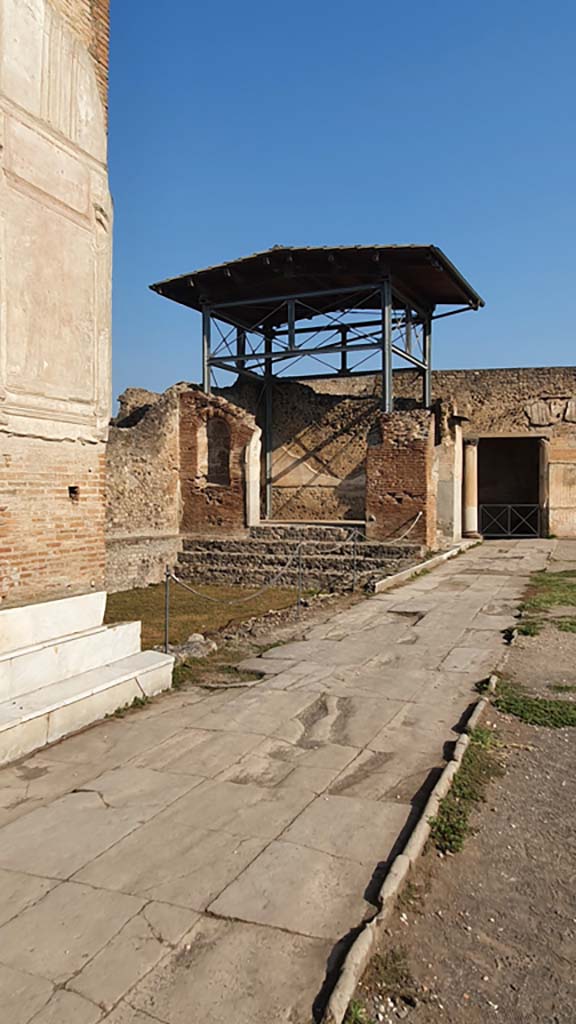 VII.1.8 Pompeii. July 2021. Looking north-west towards swimming pool D.
Foto Annette Haug, ERC Grant 681269 DÉCOR