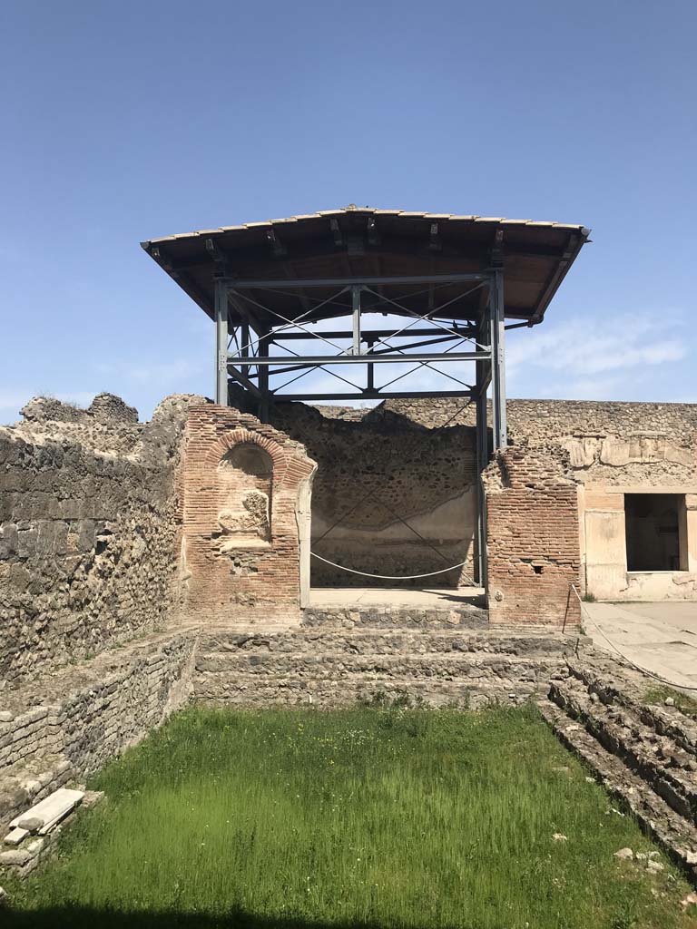VII.1.8 Pompeii. April 2019. Swimming pool D on west side of the gymnasium C, looking north.
Photo courtesy of Rick Bauer.