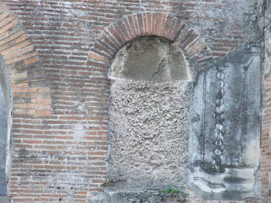 VII.1.8 Pompeii. December 2006. Detail of south wall of swimming pool D.