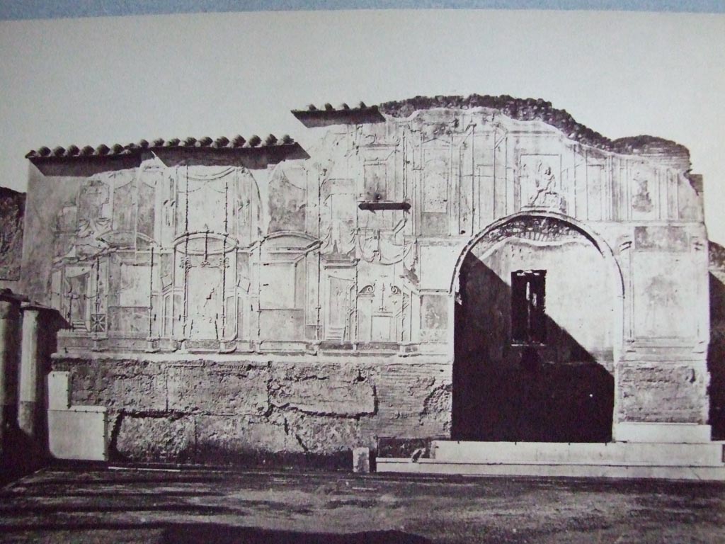 VII.1.8 Pompeii Stabian Baths. Plaster on wall in south-west corner of gymnasium C.
Old undated photograph courtesy of the Society of Antiquaries, Fox Collection.