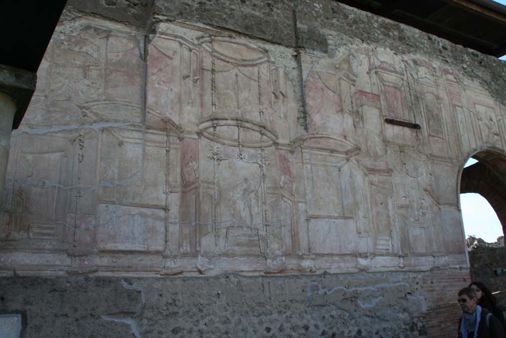 VII.1.8 Pompeii. April 2013. Detail of plaster on wall in south-west corner of gymnasium C.
Photo courtesy of Klaus Heese.