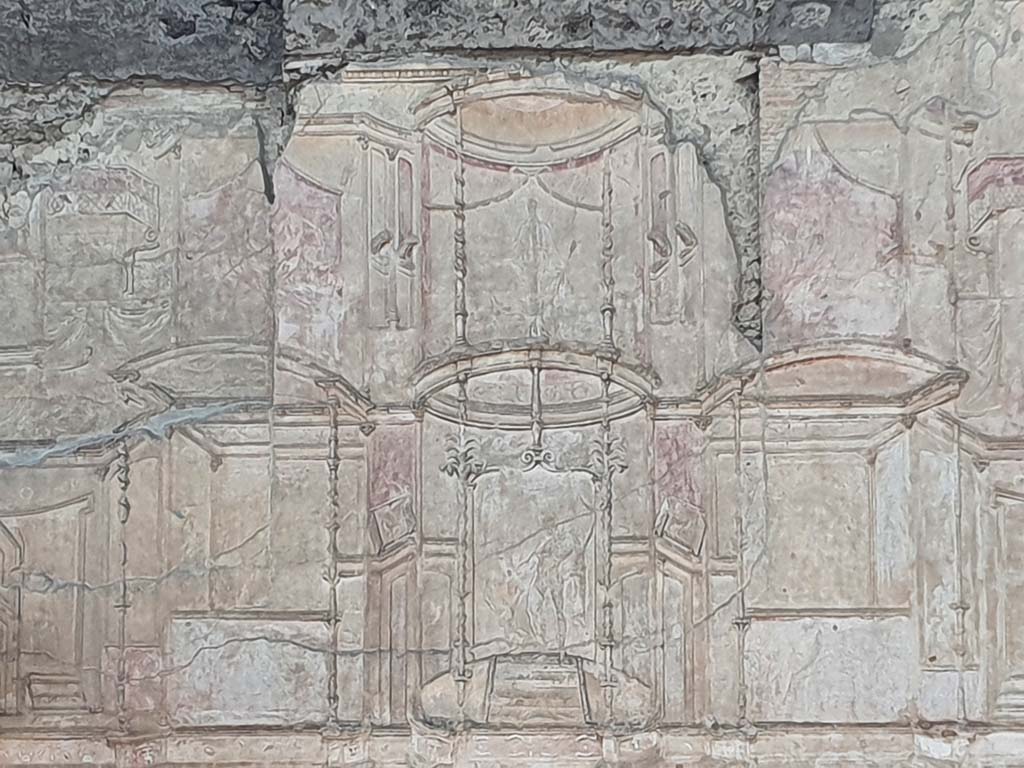 VII.1.8 Pompeii. July 2021. Stucco plaster on wall in south-west corner of gymnasium C, detail from central panels.
Foto Annette Haug, ERC Grant 681269 DÉCOR