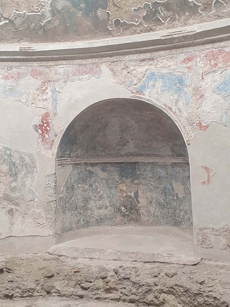 VII.1.8 Pompeii. July 2021. Recess on north-east side of frigidarium 4.
Foto Annette Haug, ERC Grant 681269 DÉCOR