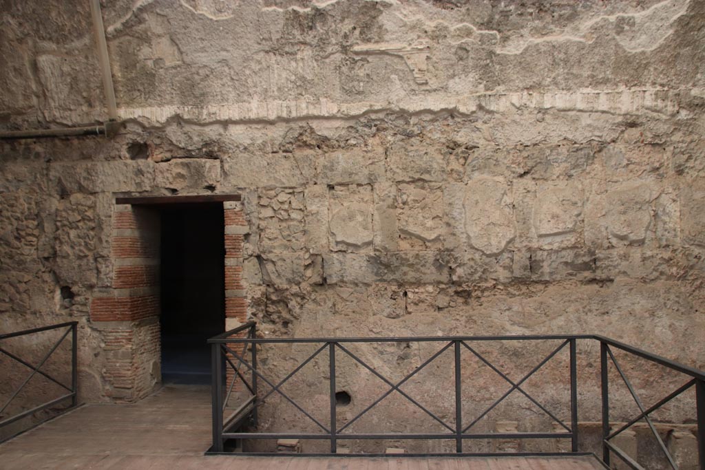 VII.1.8 Pompeii. October 2022.
Looking towards south wall of men’s tepidarium 3 and doorway into men’s changing room 2. Photo courtesy of Klaus Heese.