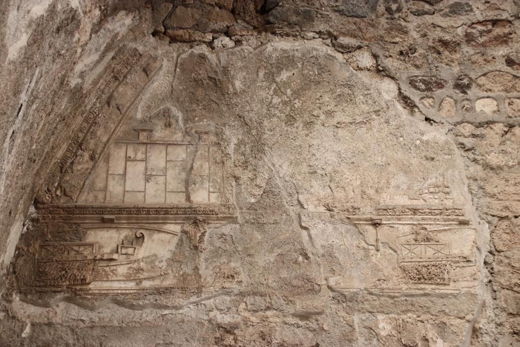 VII.1.8 Pompeii. October 2022. Men’s tepidarium 3, detail of west wall decoration. Photo courtesy of Klaus Heese.