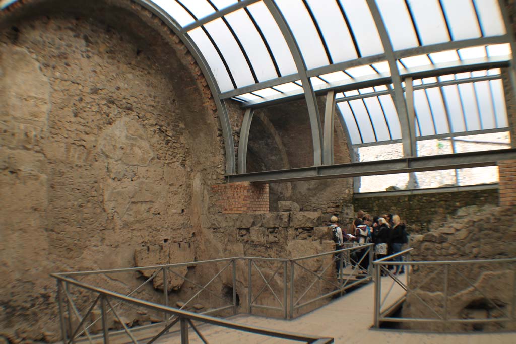 VII.1.8 Pompeii. March 2014. Tepidarium 3, looking towards north-west corner and walkway into Caldarium 5 in north wall.
Foto Annette Haug, ERC Grant 681269 DÉCOR