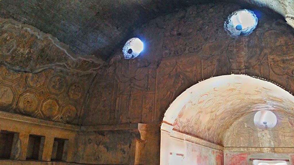 VII.1.8 Pompeii. 2015/2016.
South-west corner and upper west wall in men’s changing room 2, with vestibule 1, on right. Photo courtesy of Giuseppe Ciaramella.